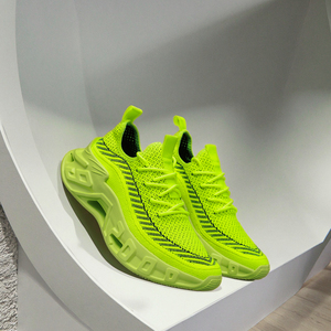 Chaussures de course légères et respirantes pour hommes, tendance mode, tissu tricoté, semelles antidérapantes en PVC, durables, grandes tailles, pour le jogging et les loisirs - Product Image 2
