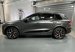 Para Audi <span class=keywords><strong>Q6</strong></span> <span class=keywords><strong>E</strong></span>-<span class=keywords><strong>tron</strong></span>, SUV Eléctrico de Lujo, Autonomía de Más de 600 km, Plataforma PPE y Variante de Rendimiento RS - Product Image 2