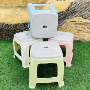 Taburete de Plástico de 40 cm Apilable para Uso Doméstico, Muebles de Sala de Estar, Diseño Minimalista, Material de Polipropileno de Color Mixto - Product Image 1