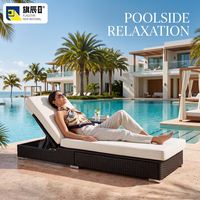 Chaise longue d'extérieur en rotin PE, transat inclinable réglable avec dossier, coussin crème pour jardin et bord de piscine