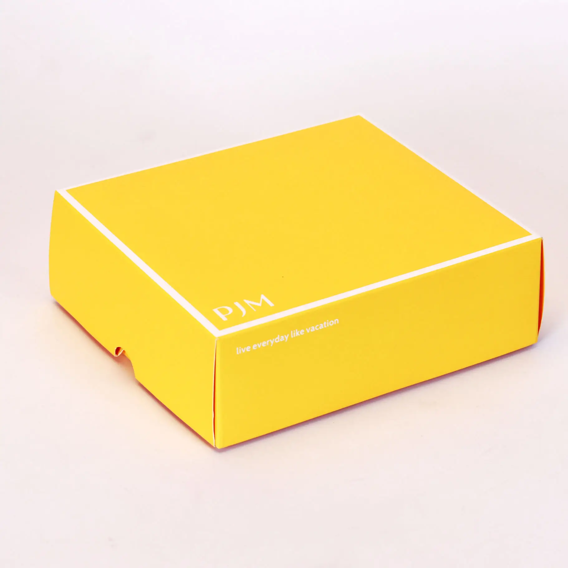 Customized yellow food grade paper doughnut cake donut box disposable take away food bread box foldable packaging pastry box