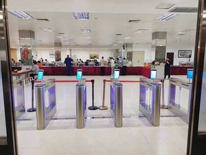 Bâtiment de bureaux entrée fréquentation sécurité contrôle d'accès porte visage reconnaître Machine empreinte digitale balançoire porte de vitesse - Product Image 6