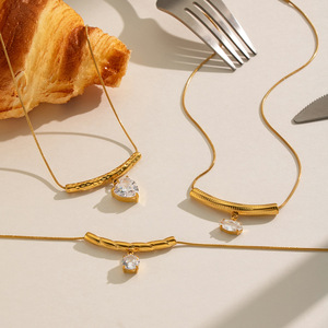 Collar con Colgante de Circonia Cúbica y Oro de 18K PVD para <span class=keywords><strong>Mujer</strong></span>, Acero Inoxidable, Círculo Geométrico, Minimalista, Joyería Ligera de Lujo para Uso Diario - Product Image 4