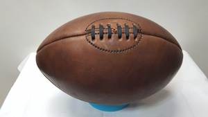 Véritable ballon de rugby tout temps Taille 5 Nouvelle construction en cuir pur avec une forte adhérence cousue à la main Matériau en caoutchouc durable - Product Image 6