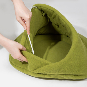 Lit pour chat semi-fermé confortable avec coussin en polaire doux auto-chauffant et lit pour animal de compagnie moderne et apaisant avec coussin amovible - Product Image 2