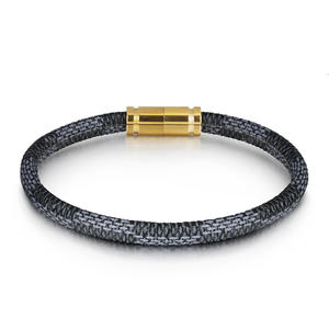 Bracciale in Pelle con Fibbia Magnetica e Motivo Floreale Vintage in Offerta - Product Image 1