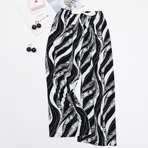 <span class=keywords><strong>Pantaloni</strong></span> Pigiama Vintage in Cotone, Seta e <span class=keywords><strong>Viscosa</strong></span> Traspiranti da <span class=keywords><strong>Donna</strong></span>, Estivi, Sottili, <span class=keywords><strong>Neri</strong></span> e Bianchi con Motivi Cartoon, Gamba Larga, Vestibilità Ampia - Product Image 4