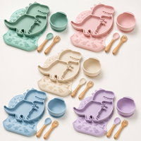 Ensemble d'alimentation pour bébé en silicone personnalisé OEM avec assiette à forte succion et couverts en bois