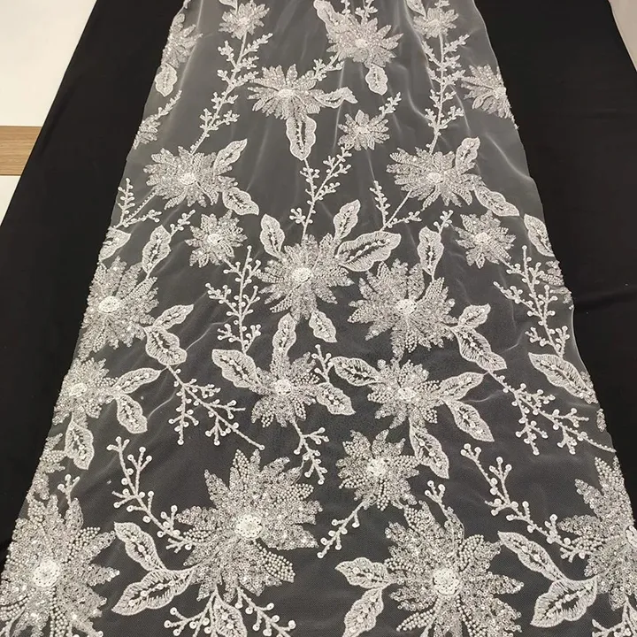 Nouveau Style blanc argent perlé broderie dentelle tissu fantaisie français Tulle dentelle tissus avec paillettes pour robe de mariée de mariage