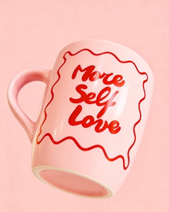 Tazza da Caffè in Ceramica Rosa 14OZ con Design Ispirazionale 'Amati Più di Te' |   Regalo per la cura di sé per donne e amiche - Product Image 4