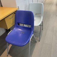 Chaise pliante en plastique écologique en gros, durable et ergonomique, idéale pour les enseignants, les gymnases et les parcs