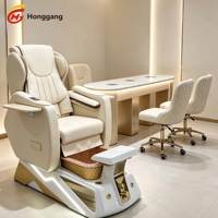 Chaise de pédicure élégante beige avec bassin pour les pieds, mobilier de salon de beauté et spa, service professionnel de soins des pieds