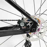 Vélo de route à cadre en fibre de carbone, 24 vitesses, frein à disque hydraulique, vélo de course léger, aérodynamique, pour l'entraînement quotidien