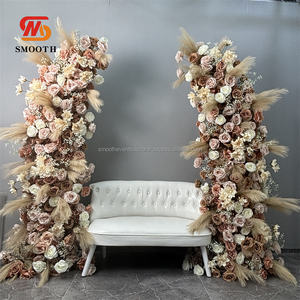 Arche de mariage au design moderne avec fond floral, arche en forme de corne, arche florale bohème pour la décoration d'événements - Product Image 1