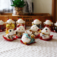 Mini-figurine en céramique Chat porte-bonheur, décoration de voiture, cadeau culturel-créatif, article de présentation pour stand de marché, artisanat d'exportation Chine PVC