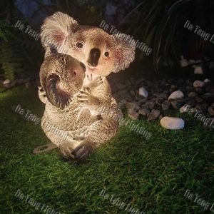 Lámpara LED con Forma de Koala Madre e Hijo, 12W, IP65, de Resina de Fibra de Vidrio, para Decoración de Jardín y Parque al Aire Libre - Product Image 4