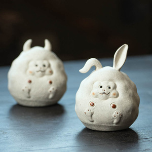 Adorno de mascota de té Zisha: Oveja de nieve y conejo de nieve hechos a mano, accesorio para ceremonia del té, arte coleccionable - Product Image 2