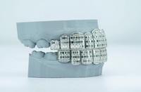 Grillz pour hommes en argent sterling poli, design personnalisé Gallerley, tendance HipHop, taille princesse, moissanite VVS