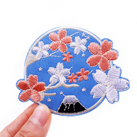 Patch brodé en chenille personnalisé avec motifs de fleurs en dentelle et cœurs, en tissu toile, thermocollant, finition gaufrée, option logo personnalisé