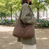 Sac fourre-tout décontracté à la mode pour femme, prix de gros usine, sac à bandoulière grande capacité en nylon de haute qualité pour femme