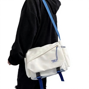 Sac bandoulière homme tendance, style workwear inspiré d'<span class=keywords><strong>Instagram</strong></span>, décontracté japonais, grande capacité, sac messager audacieux - Product Image 1