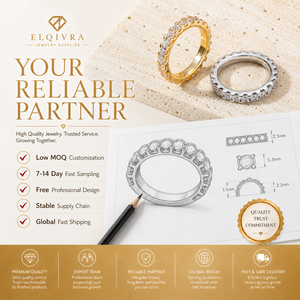 Anello Aperto Regolabile di Lusso in Tono Argento con Scritta LOVE, Lettere Incise, Fila di Pietre Pavé e Accenti di Bolle Perlate, Gioiello da Donna, Idea Regalo - Product Image 5