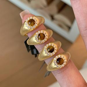 แหวนเงินแท้ S925 สำหรับผู้ชาย สไตล์เรโทร ประดับด้วยหินตาเสือธรรมชาติ พร้อมงานฝีมือขัดเงาแบบโบราณ สไตล์โมคาราม - Product Image 1