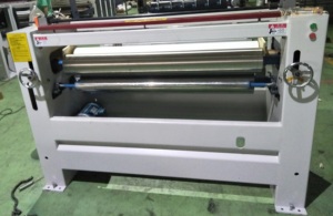 Machine à laminer les portes à panneaux plats avec colle froide en PVC - Product Image 3