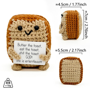 Peluche de dessin animé tricotée à la main, décoration créative pour la maison et le bureau, idéale comme cadeau : Grande pomme de terre beige courbée avec base, motif chapeau de cowboy - Product Image 5