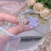 Bague tendance en cuivre à motif floral avec zircon multicolore pour femme, idéale pour les mariages et les soirées, bague ouverte