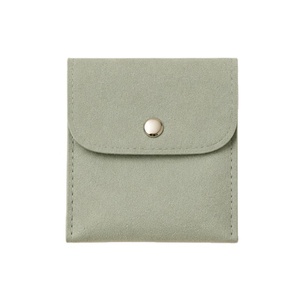 Étui d'emballage pour bijoux en microfibre personnalisé avec rabat à bouton pour carte de bague - Product Image 1