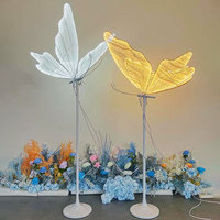 Prix d'usine 0,6M/0,8M/1M/1,2M/1,4M Lumières LED modernes à alimentation CA IP65 en forme de papillon pour allées de mariage et événements