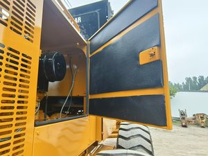 Niveleuse d'occasion Caterpillar 140K avec moteur Cummins et composants de pompe fabriqués au Japon - Product Image 4