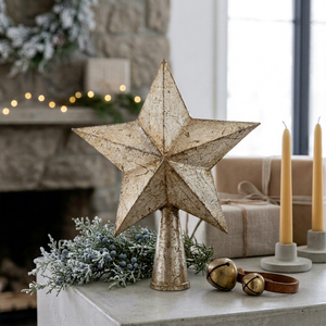 Décoration de sapin de Noël en forme d'étoile en étain vieilli doré antique, couronne de Noël rustique en métal - Product Image 1