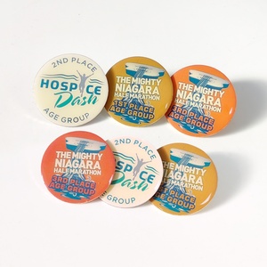 ผู้ผลิตขายส่งเข็มกลัดโลหะลายการ์ตูนน่ารักแบบกำหนดเอง พิมพ์อีพ็อกซี่ ป้ายติดเสื้อแบบกำหนดเอง เข็มกลัดเคลือบแข็งและเคลือบนิ่ม - Product Image 1