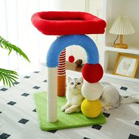 Plateforme d'activités multifonctionnelle pour chat avec griffoir en sisal, jouet doux et station combinée – Centre interactif pour chatons