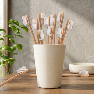 Brosses à dents souples pour adultes (packs de 6 ou 12 brosses à dents) - Product Image 3