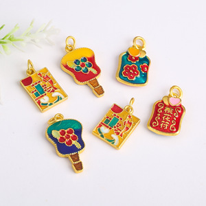 จี้เคลือบทองโบราณลายดอกพีชสำหรับสร้อยคอเสื้อสเวตเตอร์ เครื่องประดับขายส่ง - Product Image 1