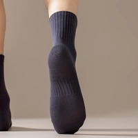 Fournisseurs de qualité tricoté bambou coton chaussette étiquettes de logo de marque personnalisées en vrac côtelé nouveau mignon pied corée cheville décontracté pour hommes