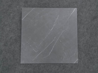 Matériaux de construction : Carreaux de céramique modernes classiques 60x60 avec surface en porcelaine mate, fonction brique réfractaire pour mur extérieur, usage villa, carreaux de sol carrés