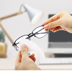 Lentille optique/<span class=keywords><strong>lunettes</strong></span> voyage lingettes humides <span class=keywords><strong>produit</strong></span> d'entretien des <span class=keywords><strong>lunettes</strong></span> <span class=keywords><strong>pour</strong></span> un nettoyage pratique - Product Image 4