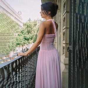 Vestido Largo de Noche con Cuello Halter, Escote en V, Cintura Imperio, Sin Espalda, Plisado y Translúcido - Product Image 3