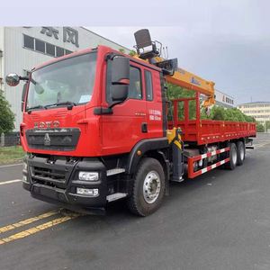 Grúa Móvil Montada en Camión Sinotruk 6x4 de 320HP, Marca Reconocida, para Construcción, Ingeniería y Elevación en Jardines - Product Image 2