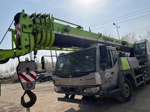 Grue montée sur camion tout-terrain Zoomlion ZTC350H de 35 tonnes, capacité de levage élevée, machinerie industrielle - Product Image 2