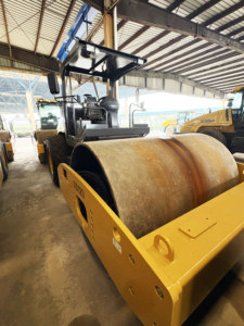 Máquina compactadora oficial XCMG vibratoria XS123 lista de precios de rodillos de carretera grandes de <span class=keywords><strong>segunda</strong></span> <span class=keywords><strong>mano</strong></span> de 12 toneladas - Product Image 4