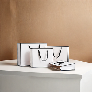 थोक लक्जरी सफेद क्राफ्ट पेपर बैग फैशनेबल मुद्रित कस्टम लोगो कपड़े खरीदारी उपहार अनुकूलन लक्जरी पैकेजिंग - Product Image 4