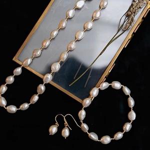 Collier élégant en perles baroques naturelles pour filles, pendentif tendance pour pull, à porter en automne et en hiver - Product Image 5