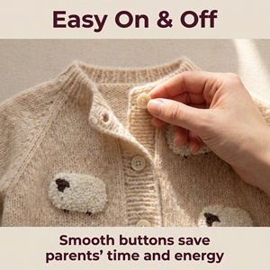Cardigan bébé unisexe tricoté à la main par un artisan - Pull classique à col rond 100% coton biologique, veste pour tout-petit faite à la main au crochet - Product Image 3