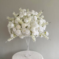 Grandes boules de fleurs artificielles en rose et hortensia pour centres de table de mariage et réceptions