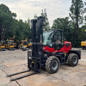 Vente flash - Chariot élévateur tout-terrain diesel 4x4 YGCY-35 de 3,5 tonnes pour chantier de construction et projet de développement hôtelier - Product Image 5